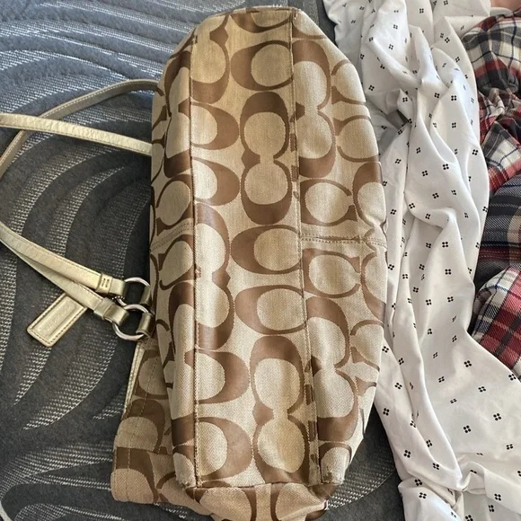 Coach XL gold lined hot pink multi pockets purse spacious bag purse - Picture 6 of 17